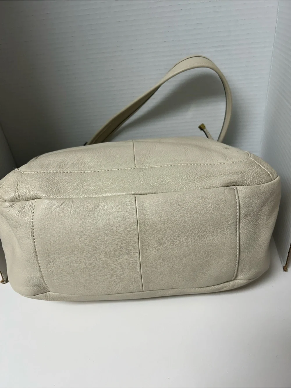 VTG Y2K Perlina Cream Soft Leather Slouchy Hobo Bag Minimalist Classic Gold